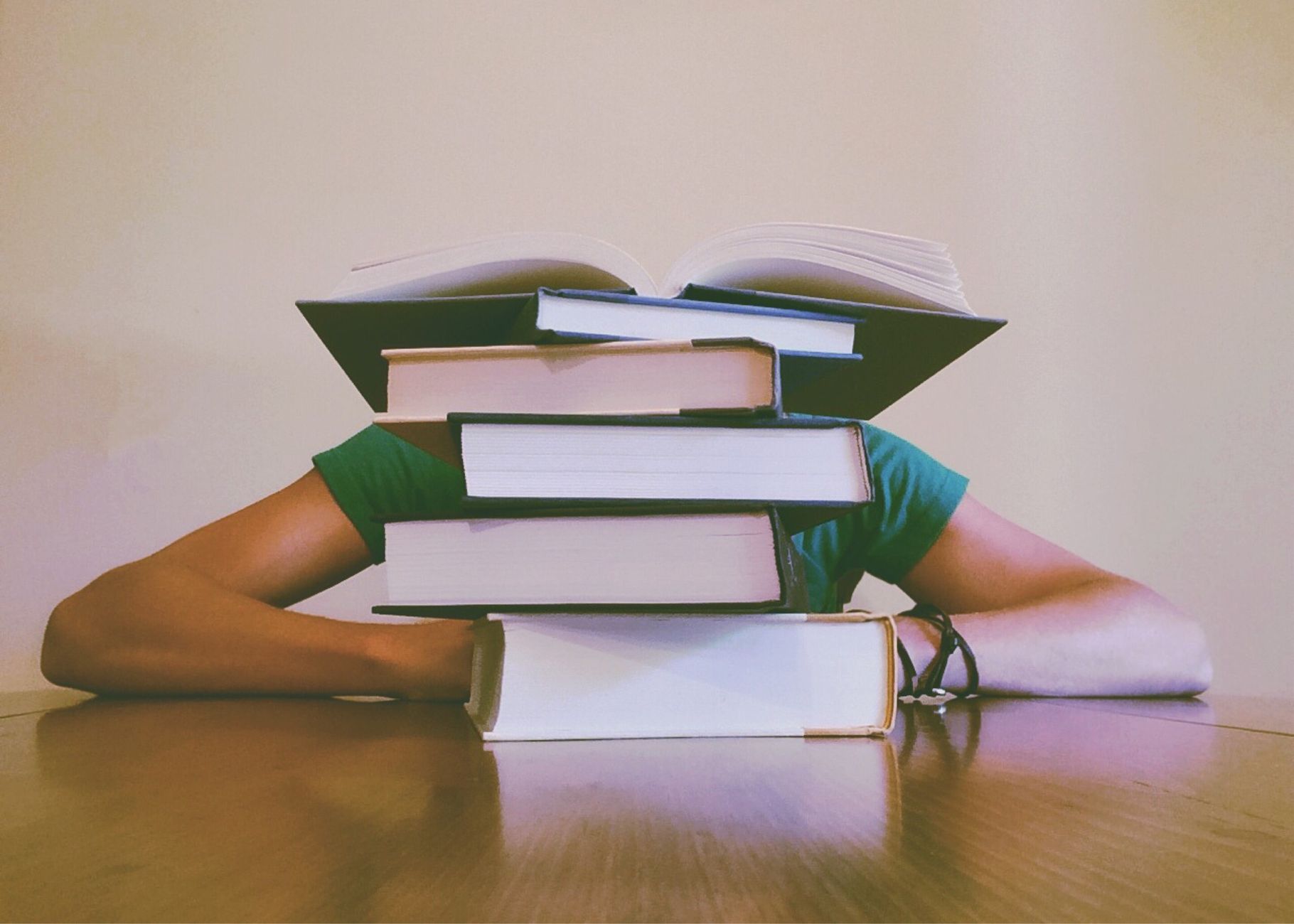 Preparación de exámenes de oposición con libros de derecho